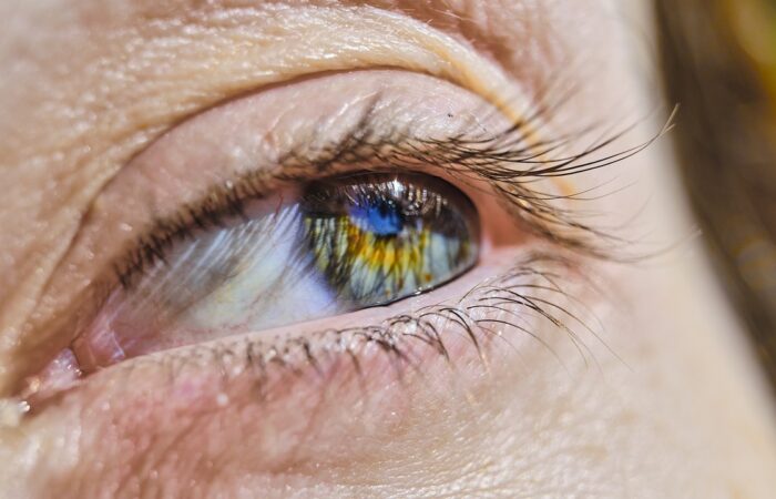 Booster_votre_regard_:_comment_mettre_des_faux_cils_magnétiques_avec_eyeliner_?